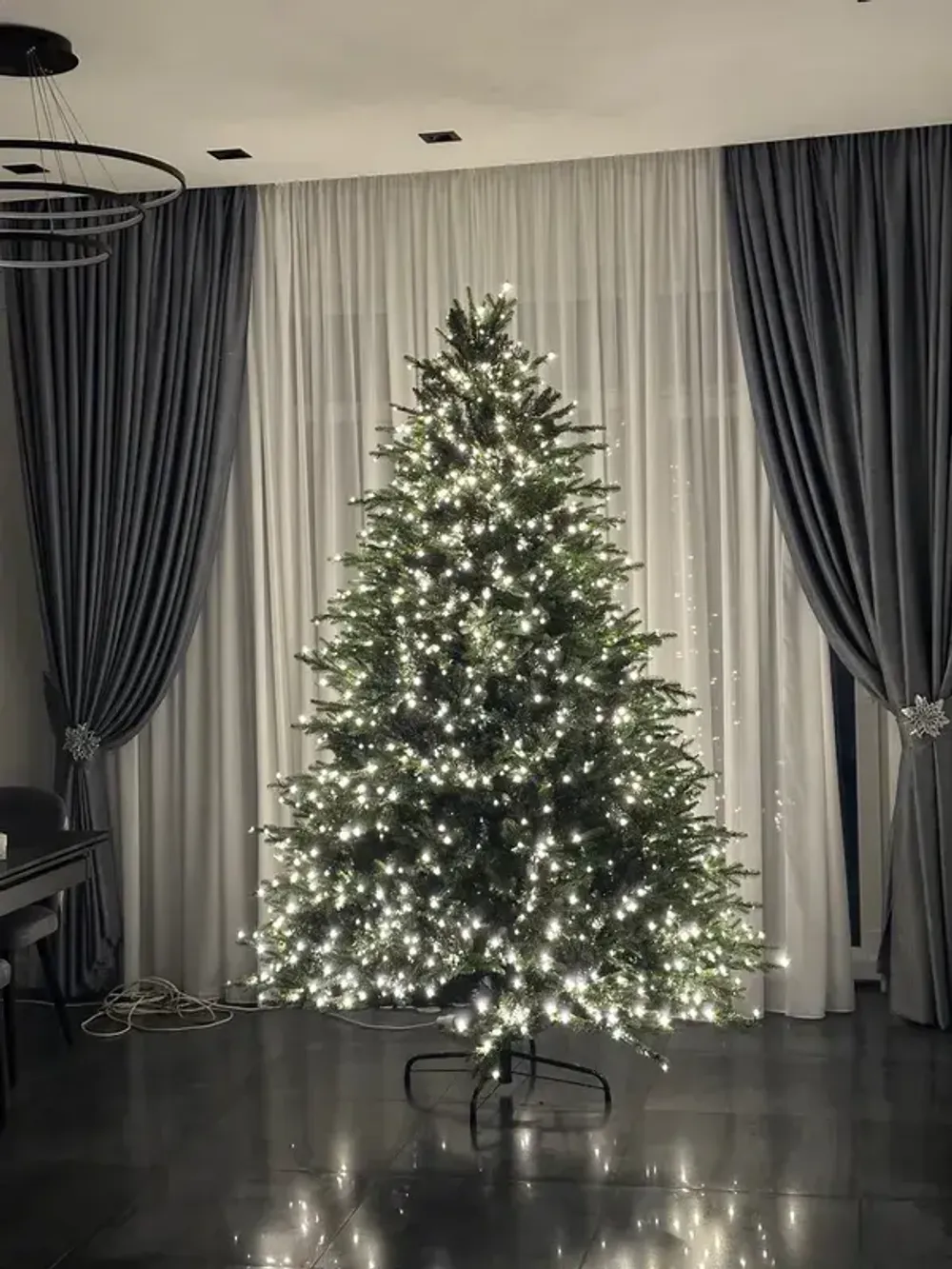 Елка с гирляндой встроенной «Elegance» Элеганс (Литая+пвх) 210 см / 2,1 м