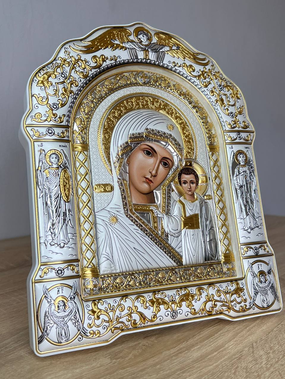Казанская БМ, икона арочная с рамкой под стеклом, белое дерево 206х270