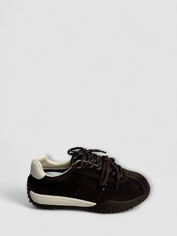 Кроссовки из натуральной замши