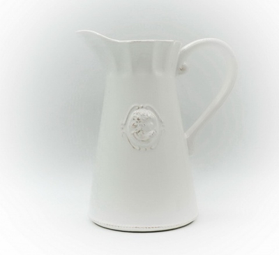 Графин с ручкой. Цвет: молочный.