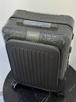 Чемодан Rimowa Essential Sleeve Cabin