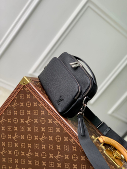 Louis Vuitton Avenue Messenger