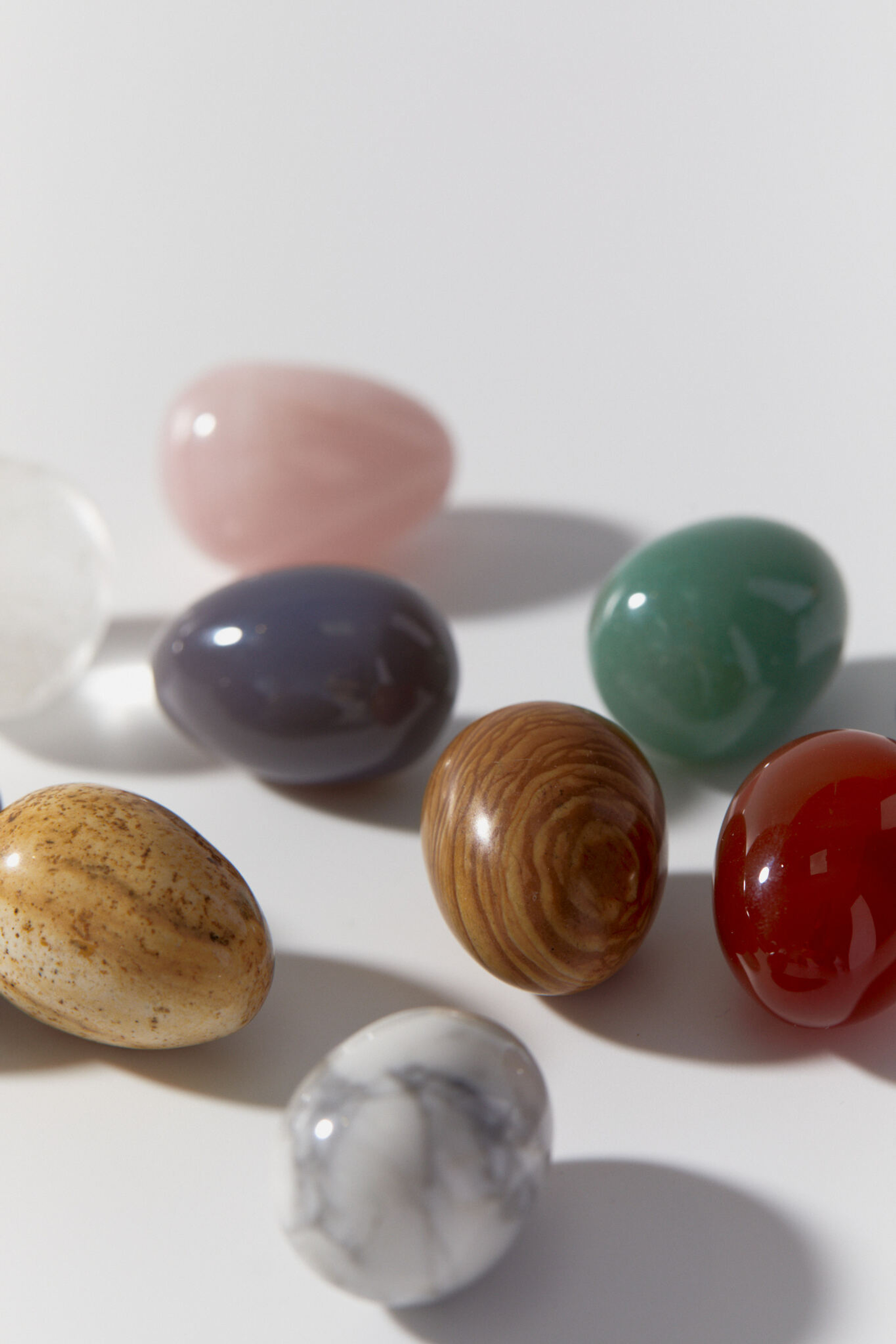 Яйцо из натурального камня маленькое