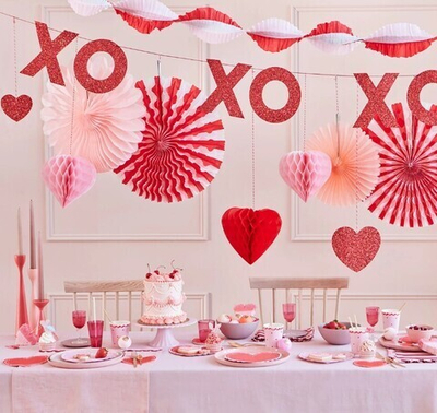 Гирлянда большая с вертушками "Love" (2025)