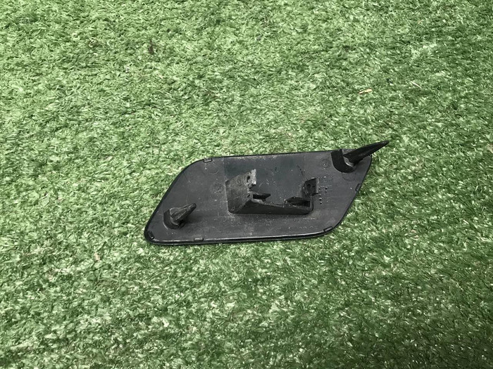 Крышка форсунки правая Audi Q7 2 (2015-2019)