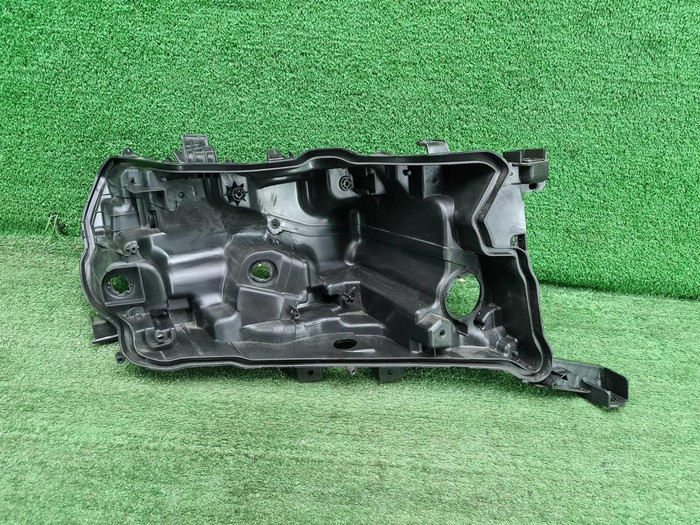 Корпус фары правый Toyota Land Cruiser 200 (15-21)