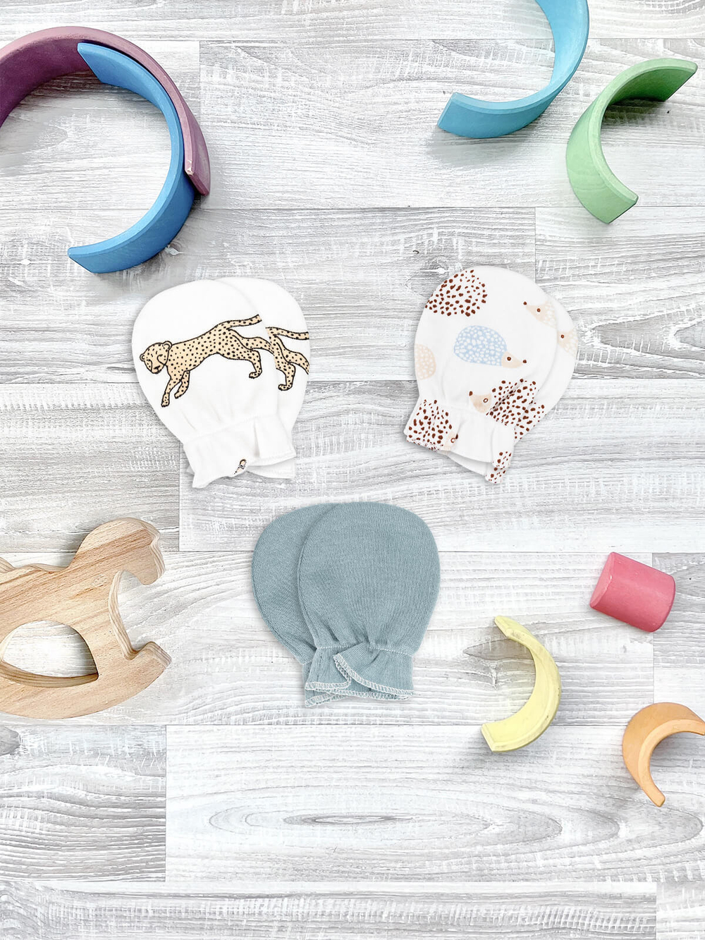 Рукавички-антицарапки Mjölk Ёжики на экрю/Baby Blue/Гепарды, сет из 3х пар