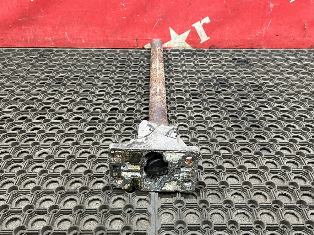 Кронштейн крыла заднего