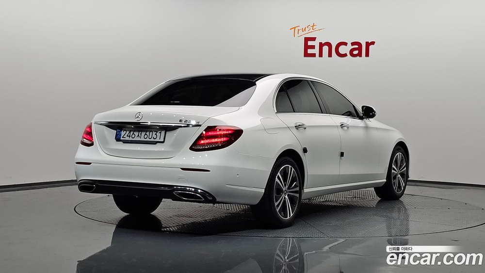 Mercedes-Benz E-Class W213 E220d Avangarde (09.2020)