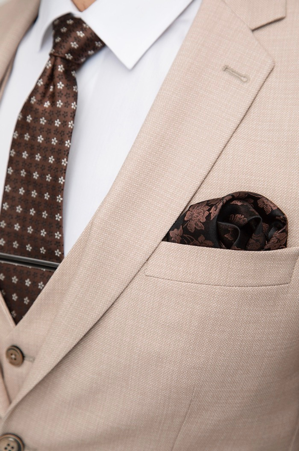 Мужской классический костюм (бежевый) В50