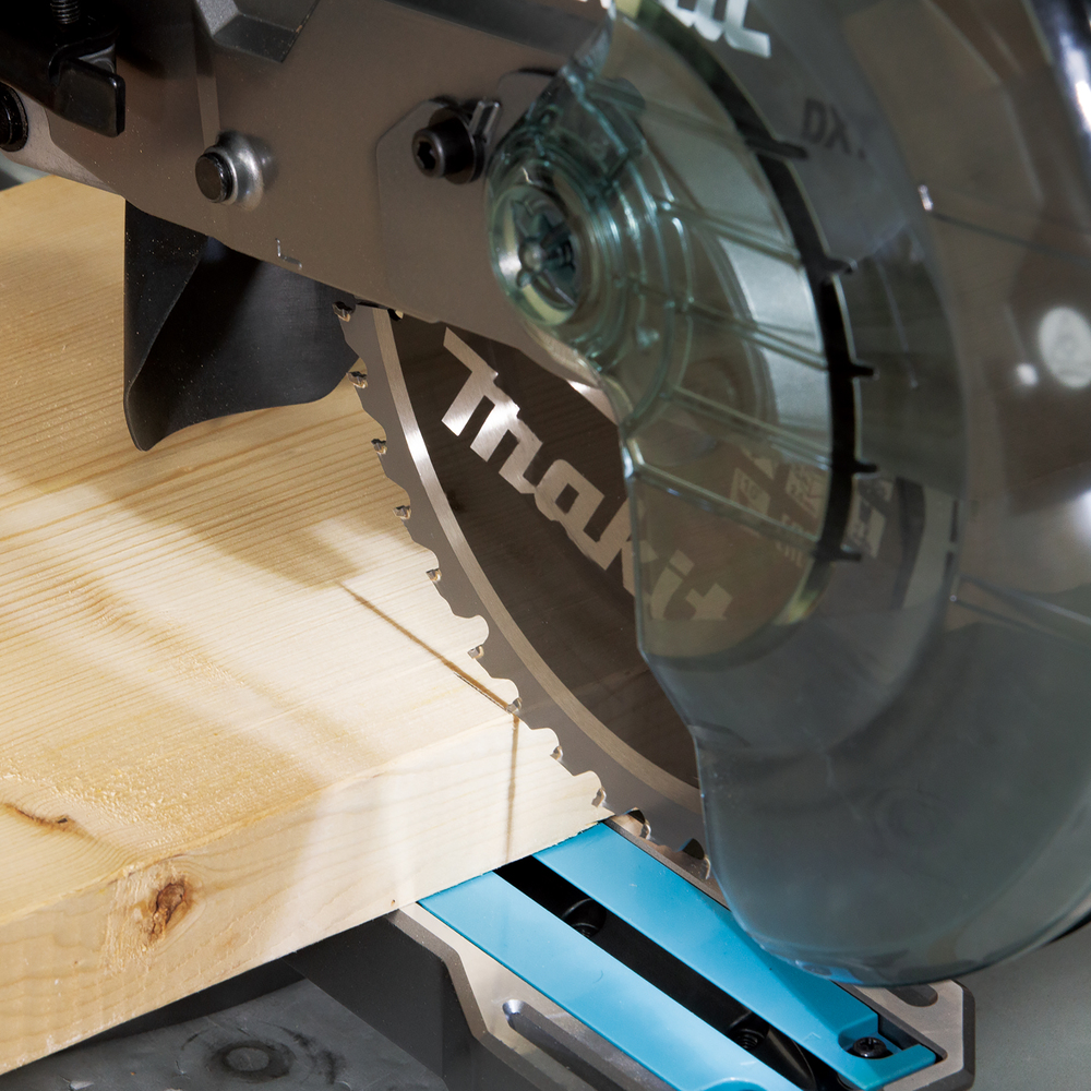 Аккумуляторная торцовочная пила Makita LS002GZ01
