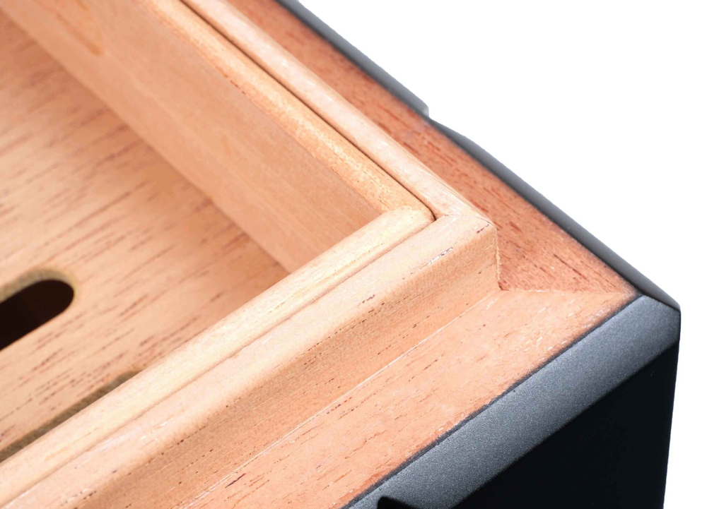 Хьюмидор Colibri Heritage Cube на 60 сигар, Черный лак HU125T1