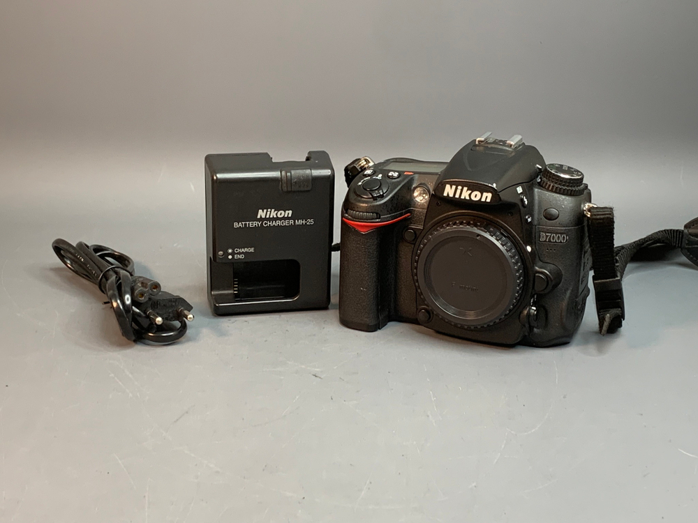 Nikon D7000 17.880 кадров