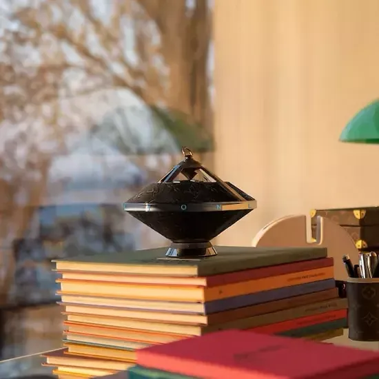 Колонка LOUIS VUITTON Horizon Light Up Speaker