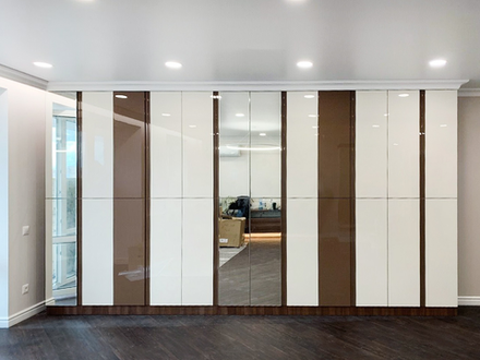 Шкафы, витрины и малые формы