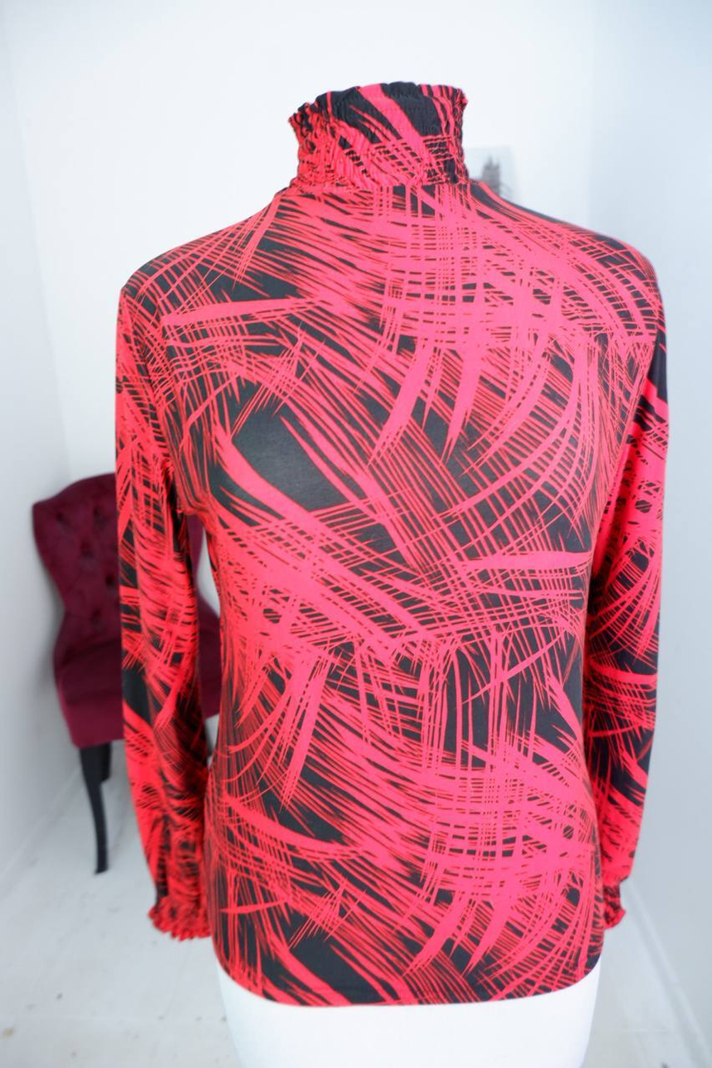 Водолазка в ярком дизайне, визуально 44/46 размер