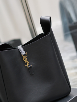 Saint Laurent Large Le 5 A 7 Supple 31 cm