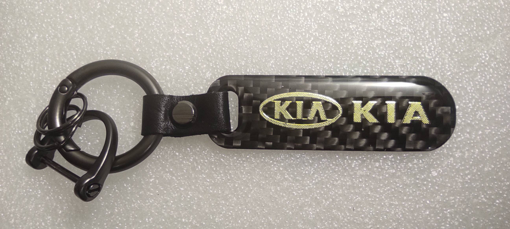 Брелок "KIA" карбон, золотой (1 шт.)
