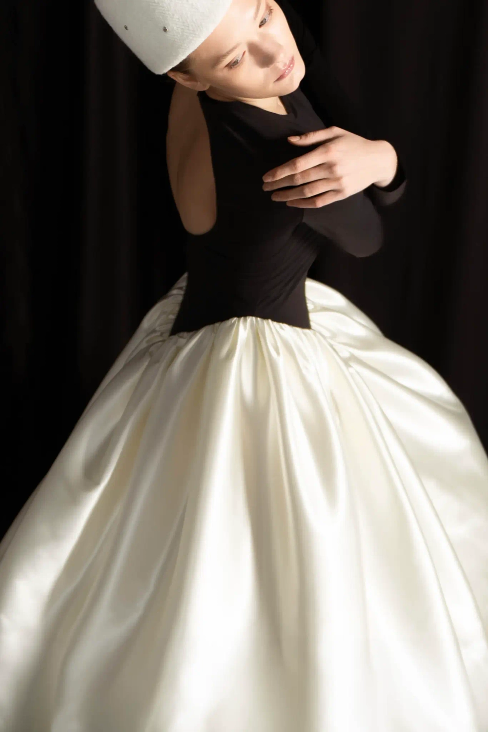 Платье-русалка с пышной белой юбкой