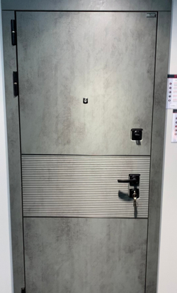 Входная металлическая дверь Лабиринт INFINITY (ИНФИНИТИ) Бетон темный / 30 Белый рельеф софт