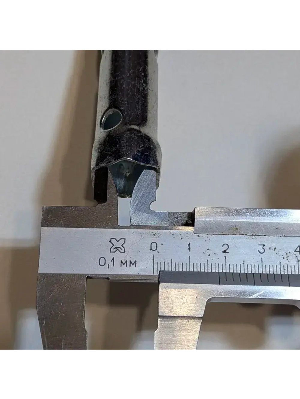 Ключ свечной 16/18