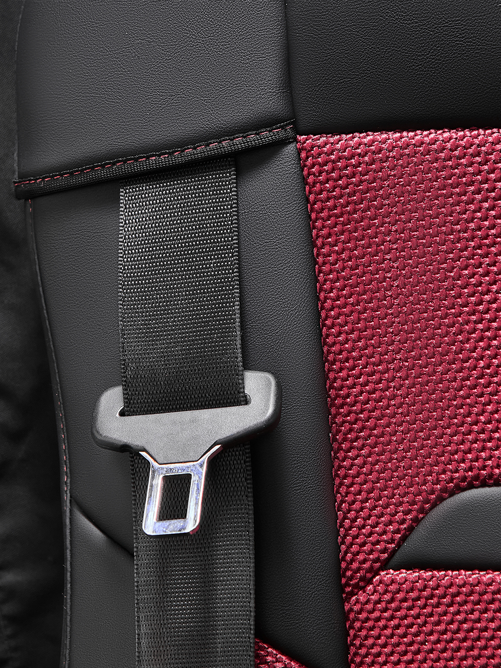 Чехлы Люкс КамАз 5490 K4 с 2014 года (экокожа+рогожка, черный, красная вставка)