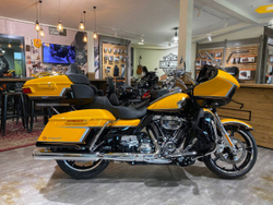 Harley-Davidson CVO Road Glide Limited (Hightail Yellow Pearl)