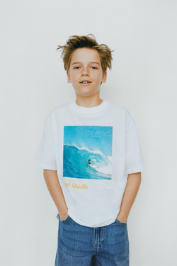 ZARA ФУТБОЛКА С ФОТОПРИНТОМ «СЕРФИНГ», БЕЛЫЙ