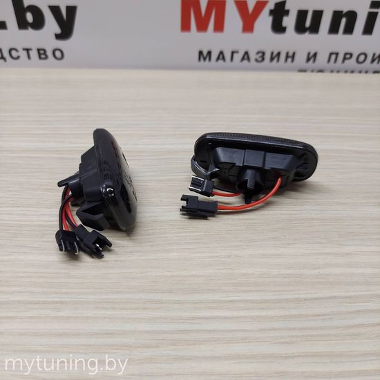 Повторители указателей поворота для Audi A4 B6 / A4 B7 / TT 8J / A3 8P / A6 C5 / A8 D3 LED динамические темные