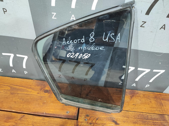 Стекло двери задней правой Honda Accord 8 USA  Б/У Оригинал 73405T3W305