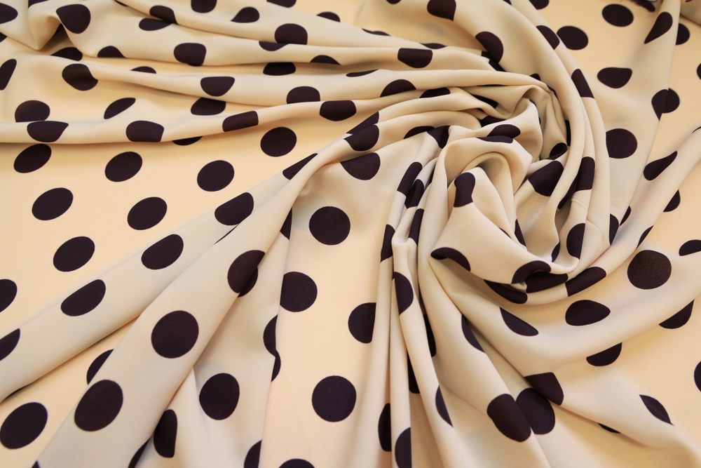 Вискоза бежевая в коричневый средний горох