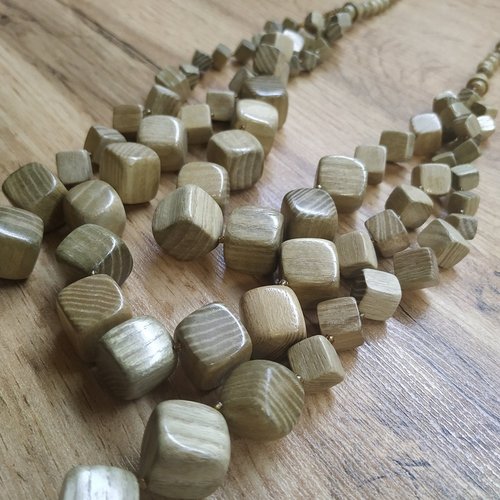 Колье Кубики 3 нити, дерево, цвет бежево-кор., 58 см