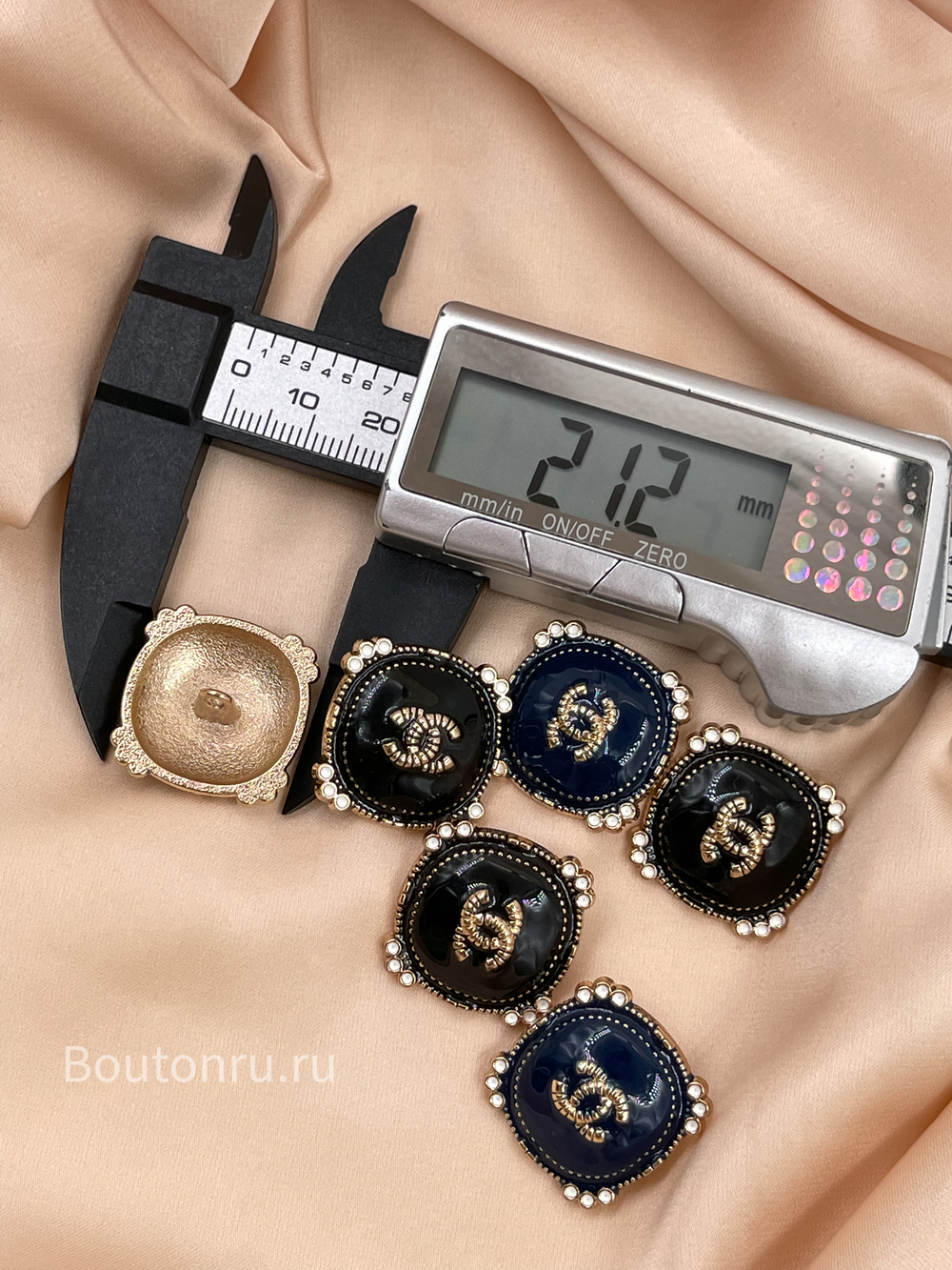 Пуговицы  Шан. неровный квадрат синяя эмаль