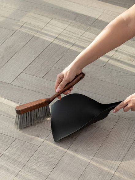 Щётка с совком DeNASTIA Dark wood 35x24x12,5 бук, ПП, ПЭТ коричневый/чёрный/серый