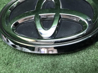 Эмблема решетки радиатора Toyota Fortuner 2 15-нв