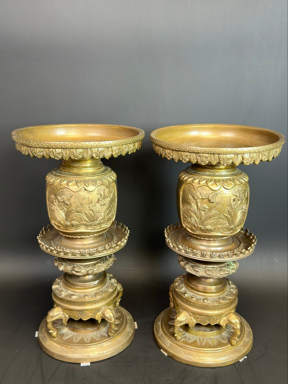 Пара бронзовых ваз — Усубата