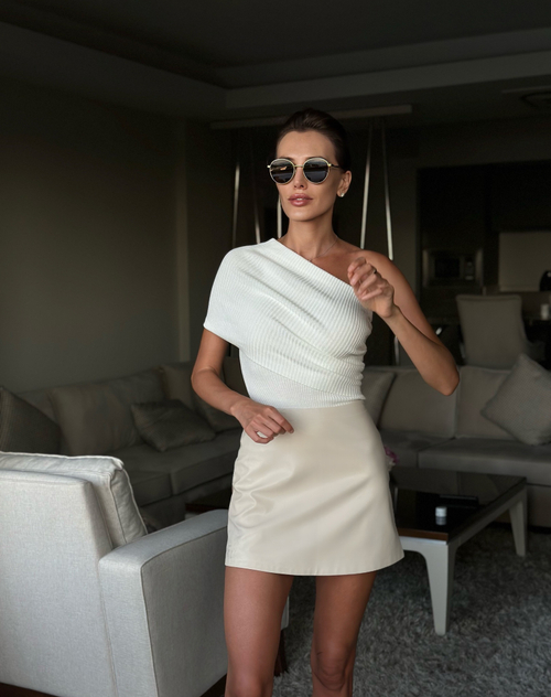 Юбка мини из эко кожи крем