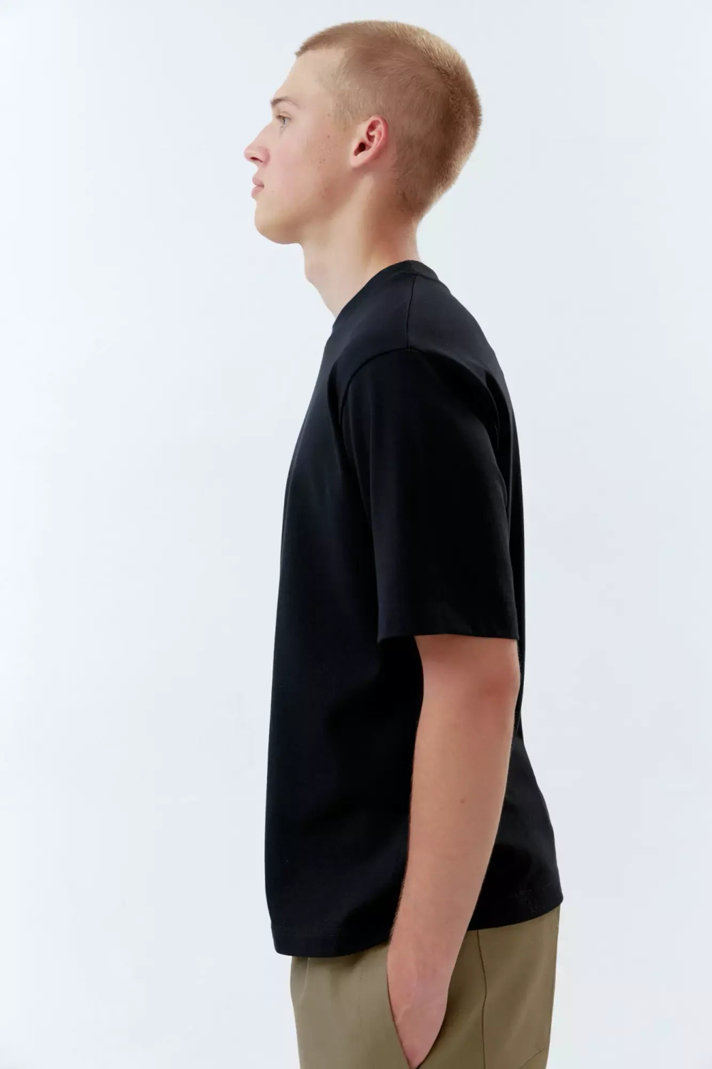 Футболка прямого кроя черного цвета