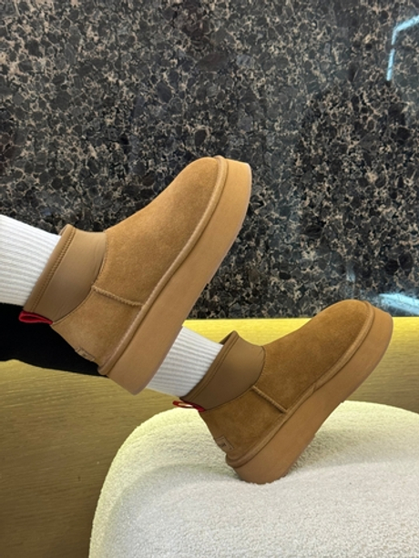 Низкие бежевые угги с неопреновым голенищем