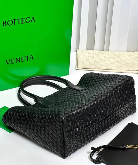 Cabat сумка-тоут Bottega Venetta Intrecci, чёрная