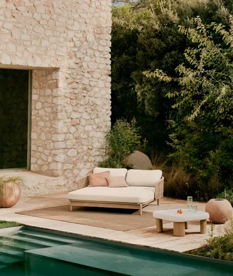 Журнальный столик Labra из цемента и акации 80 x 80 см