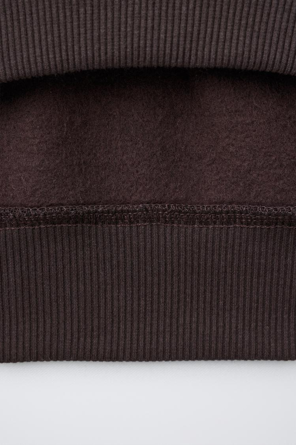 ZARA ТОЛСТОВКА С ВИШНЯМИ С РЕЛЬЕФНЫМ ПРИНТОМ CAPIBARA CAPYFUN ©, КОРИЧНЕВЫЙ