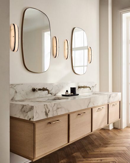 Золотое настенное зеркало “Вейл”