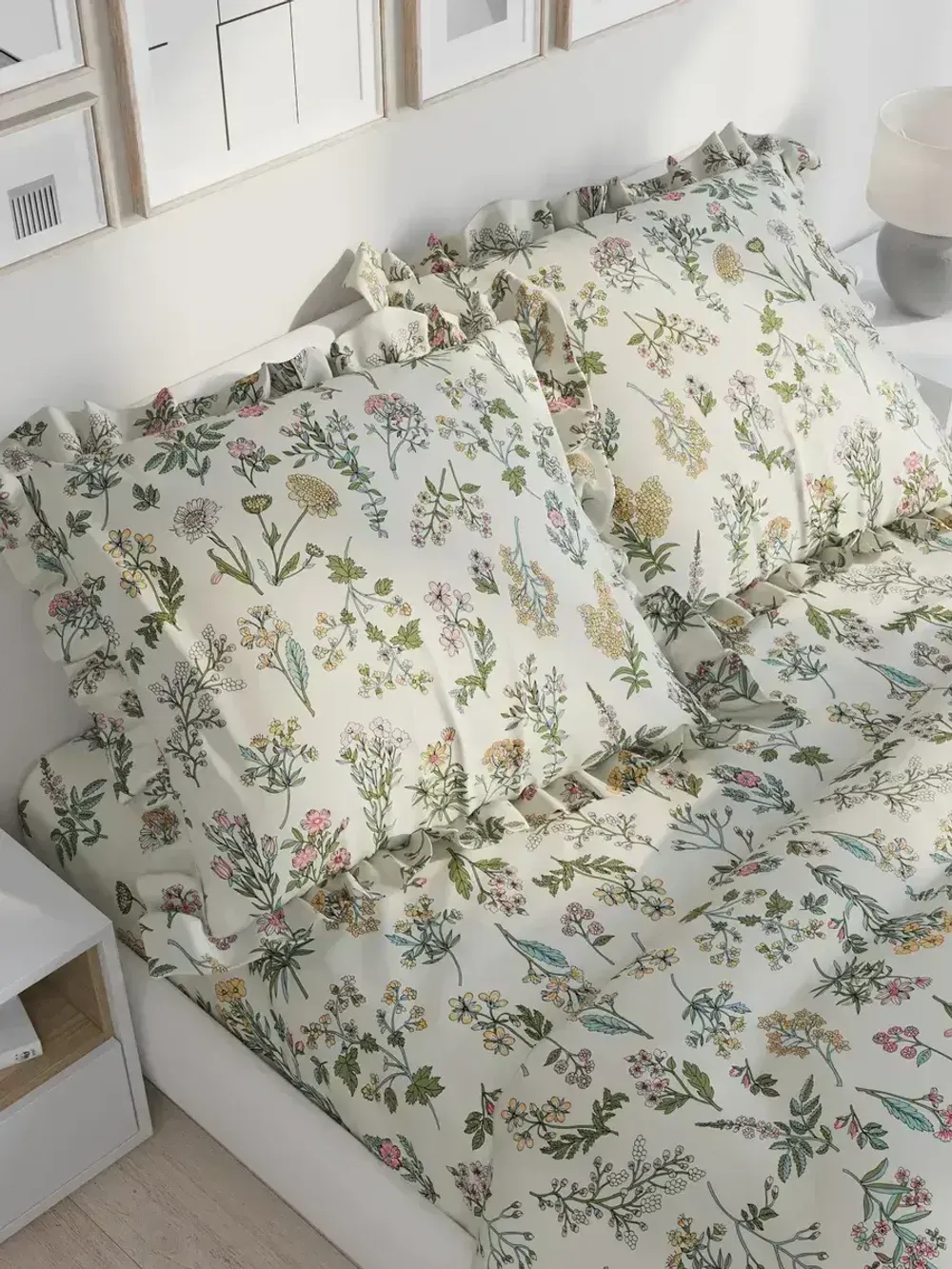 Декоративная наволочка с рюшами, оборками "Ботаника" 70х70 см, 1 шт, без молнии