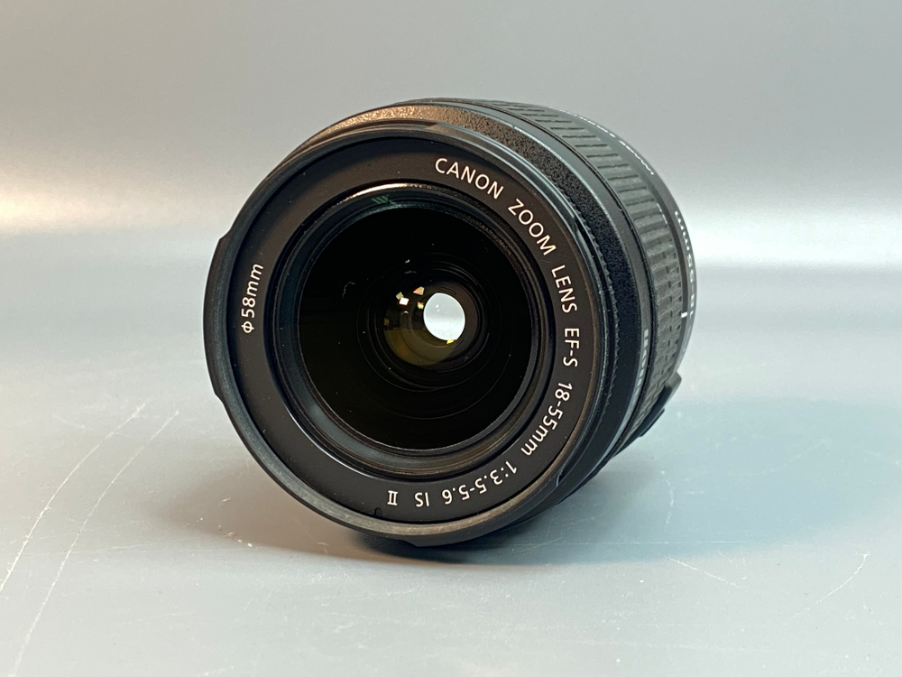 Canon 2000D Kit 18-55mm 3.5-5.6 IS II 800 кадров