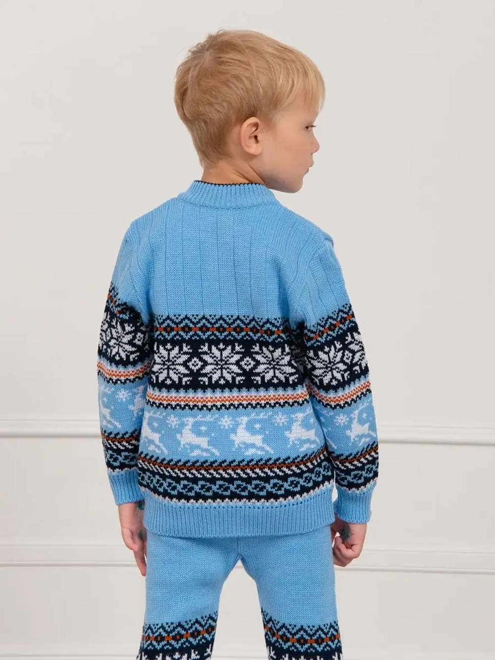 Кофта вязаная на молнии