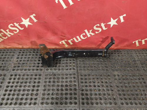 Кронштейн переднего бампера правый