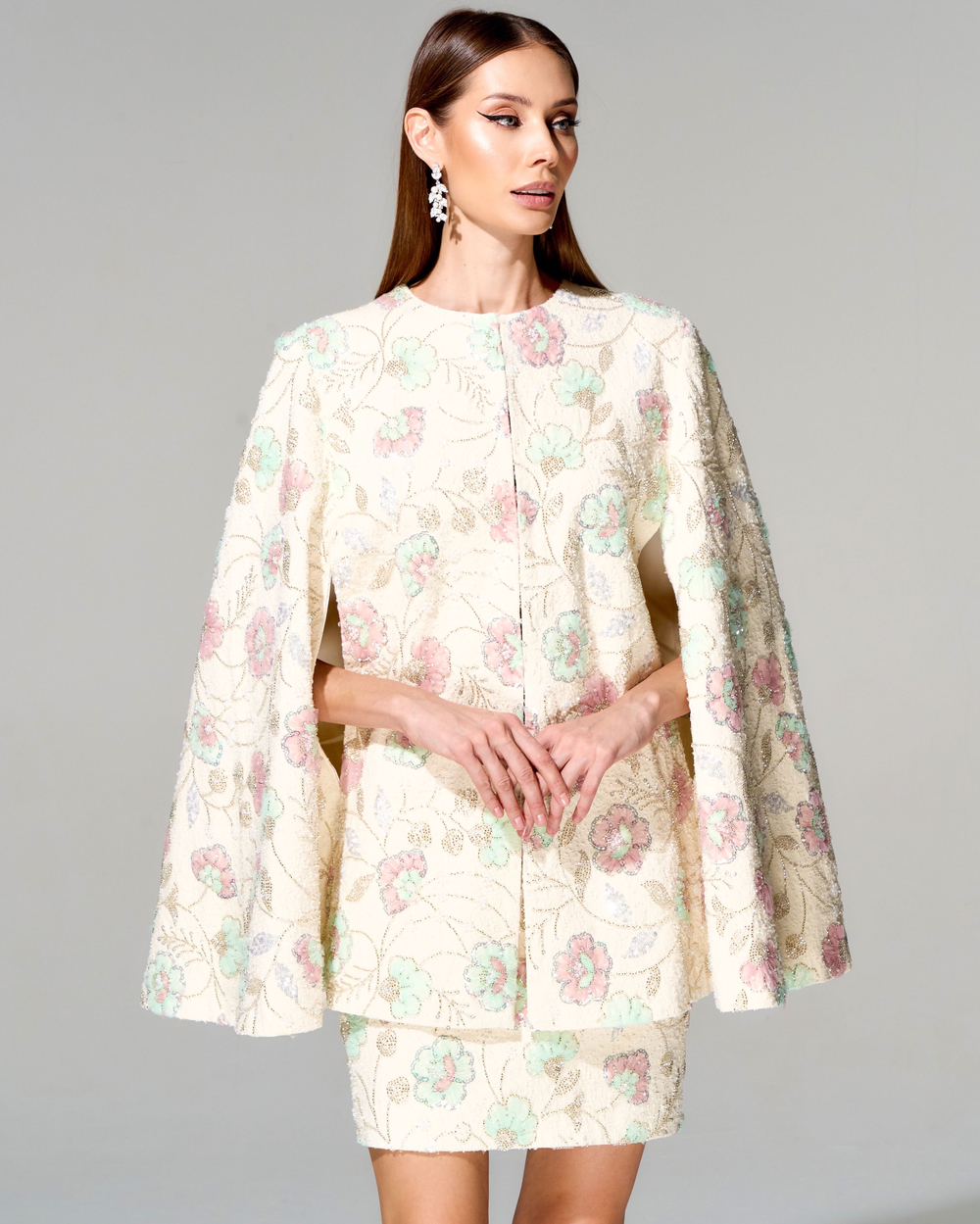 Кейп с вышивкой ручной работы