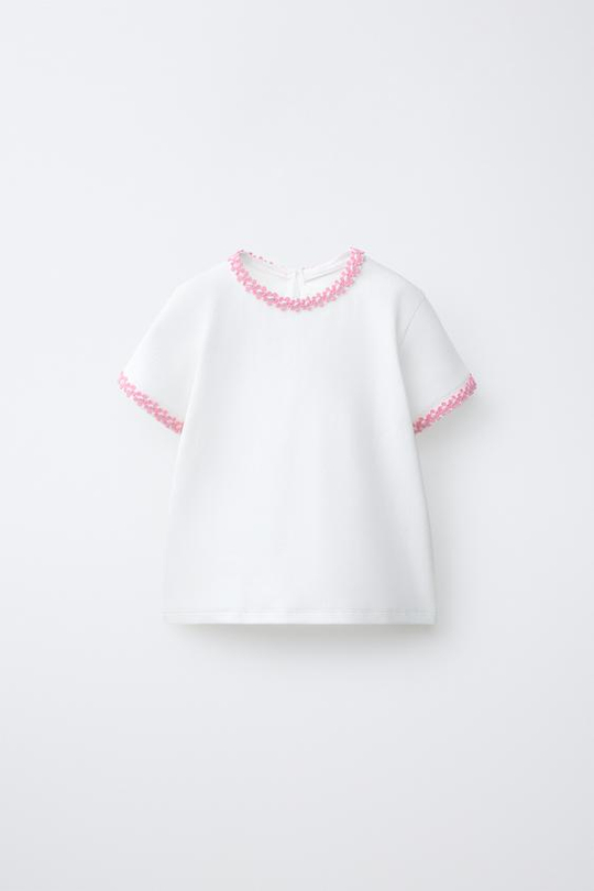 ZARA ФУТБОЛКА С ЦВЕТОЧНЫМ ПРИНТОМ, РОЗОВЫЙ/БЕЛЫЙ