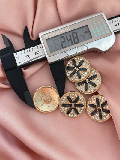 Пуговицы Шан. черный цветок стразы 25 мм